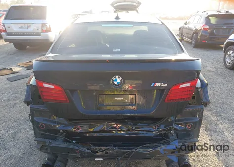 2015 BMW M5 z USA, uszkodzony, nr VIN WBSFV9C57FD595009